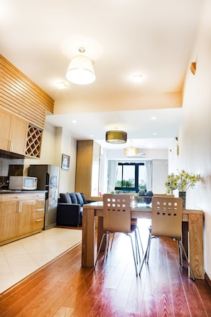Studio, Balcony | In-room dining