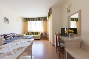 1 bedroom, desk, iron/ironing board, cots/infant beds