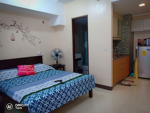 Premium bedding, individually decorated, individually furnished, desk - Grace at Mckinley Hill Global City (Taguig)