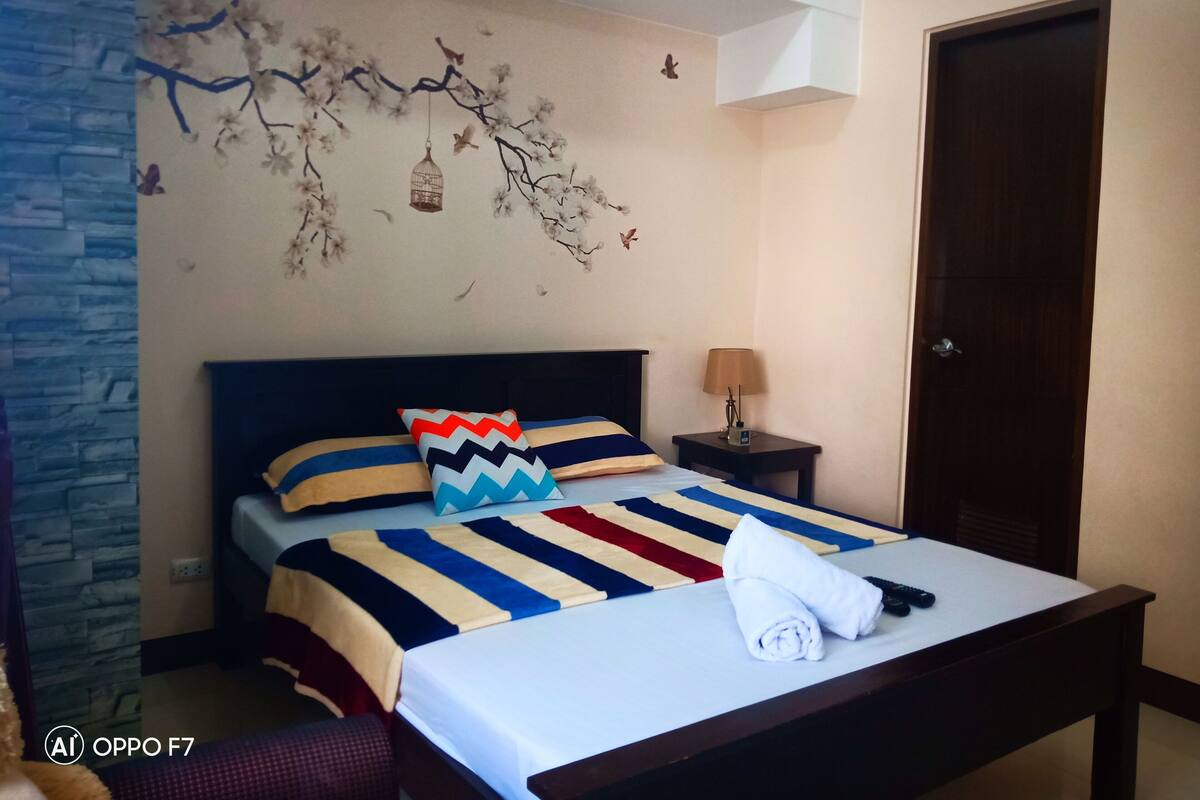 Basic Condo | Premium bedding, desk, iron/ironing board, free WiFi