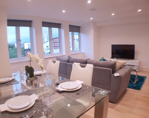 Departamento, 2 habitaciones | Sala de estar | Televisión de pantalla plana, Netflix y piso con calefacción 