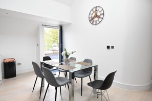 Appartement Deluxe | Salle à manger