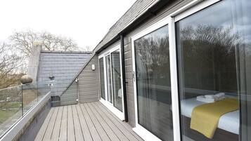 Deluxe Apartment | Balcony