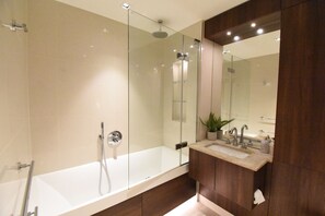 Superior Apartment, 1 Bedroom | Bathroom | Separate bathtub and shower, hair dryer, towels, toilet paper - Northside Apartments Ealing (London)