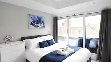 Deluxe Apartment | Individually decorated, individually furnished, iron/ironing board