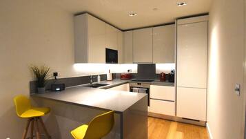 Superior Apartment, 1 Bedroom | Private kitchen | Fridge, microwave, oven, stovetop