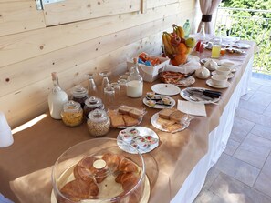 Bar en bord de piscine