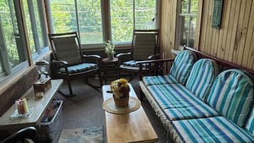 TV connectée, lecteur de DVD, livres, vidéothÚque