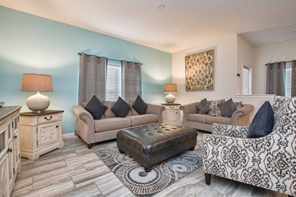 Beautiful 5 Bed Townhome, Gated Resort Community, BBQ GRILL, Two Master Suites, Free Wifi, Private Splash Pool!