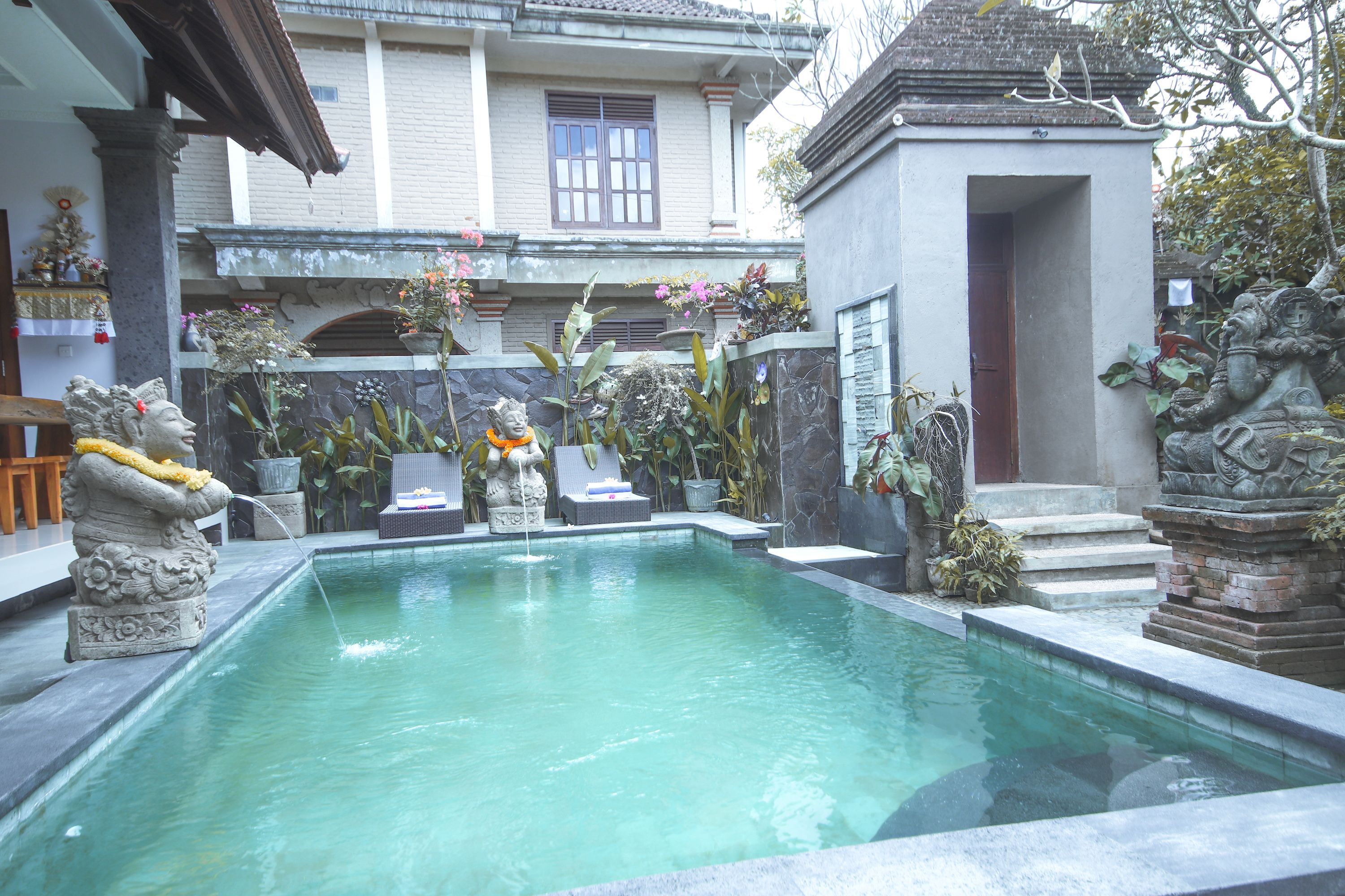 Kolam renang terbuka 