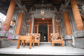 Desk, free WiFi, bed sheets - Satya House Ubud (Ubud)