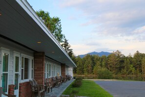 Property grounds - Sara Placid Inn & Suites (Saranac Lake)