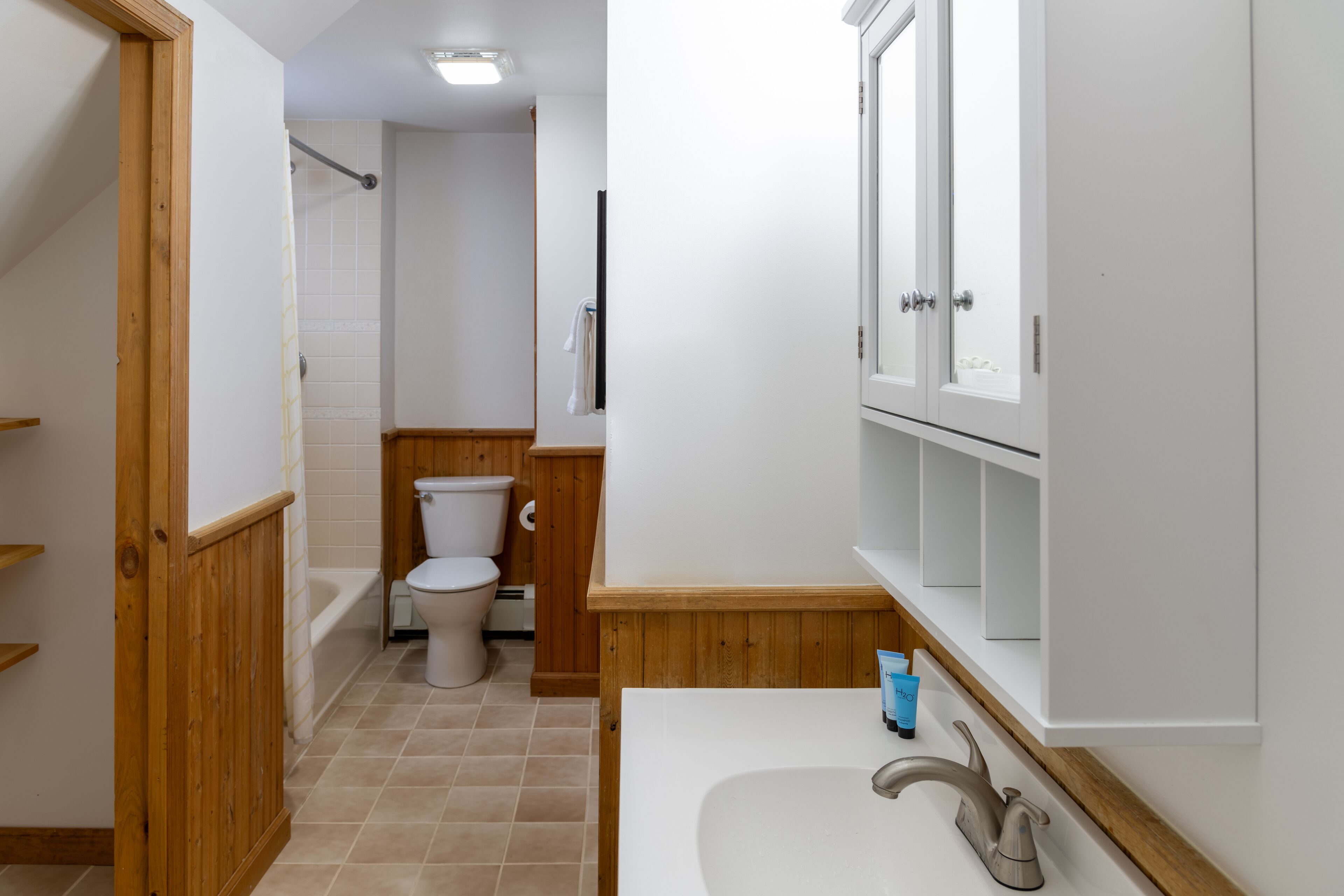 A bathroom with a toilet, bathtub, and sink.