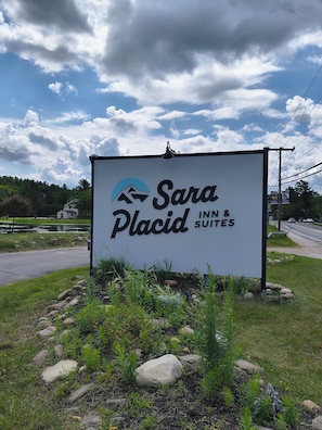 Exterior - Sara Placid Inn & Suites (Saranac Lake)