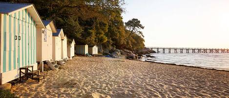 Una spiaggia nelle vicinanze