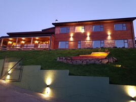 Fachada del alojamiento - Noche