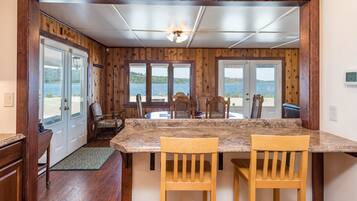 KylskÄp, mikrovÄgsugn, ugn och spishÀll