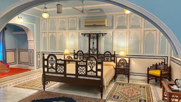 Superior Room | 1 bedroom, premium bedding, desk, blackout drapes