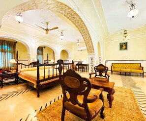 Suite Deluxe | 1 dormitori, roba de llit d'alta qualitat i escriptori 