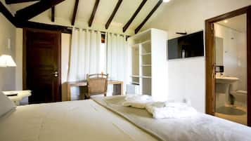 Minibar, escritorio, cortinas blackout y sistema de insonorización