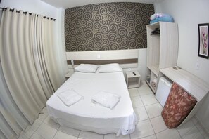 Deluxe Double Room | Minibar, desk, laptop workspace, blackout curtains - Hotel Sambakia (Realeza)