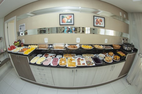 Free daily buffet breakfast . Hotel Sambakia