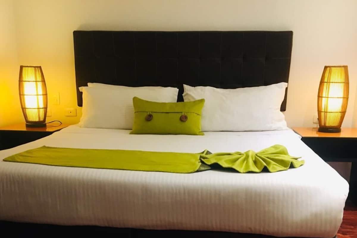 Minibar, bureau, Wi-Fi gratuit, draps fournis