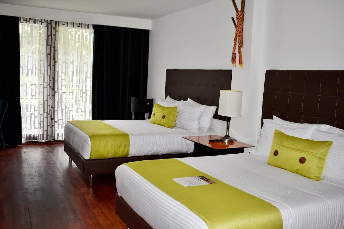 Minibar, bureau, Wi-Fi gratuit, draps fournis