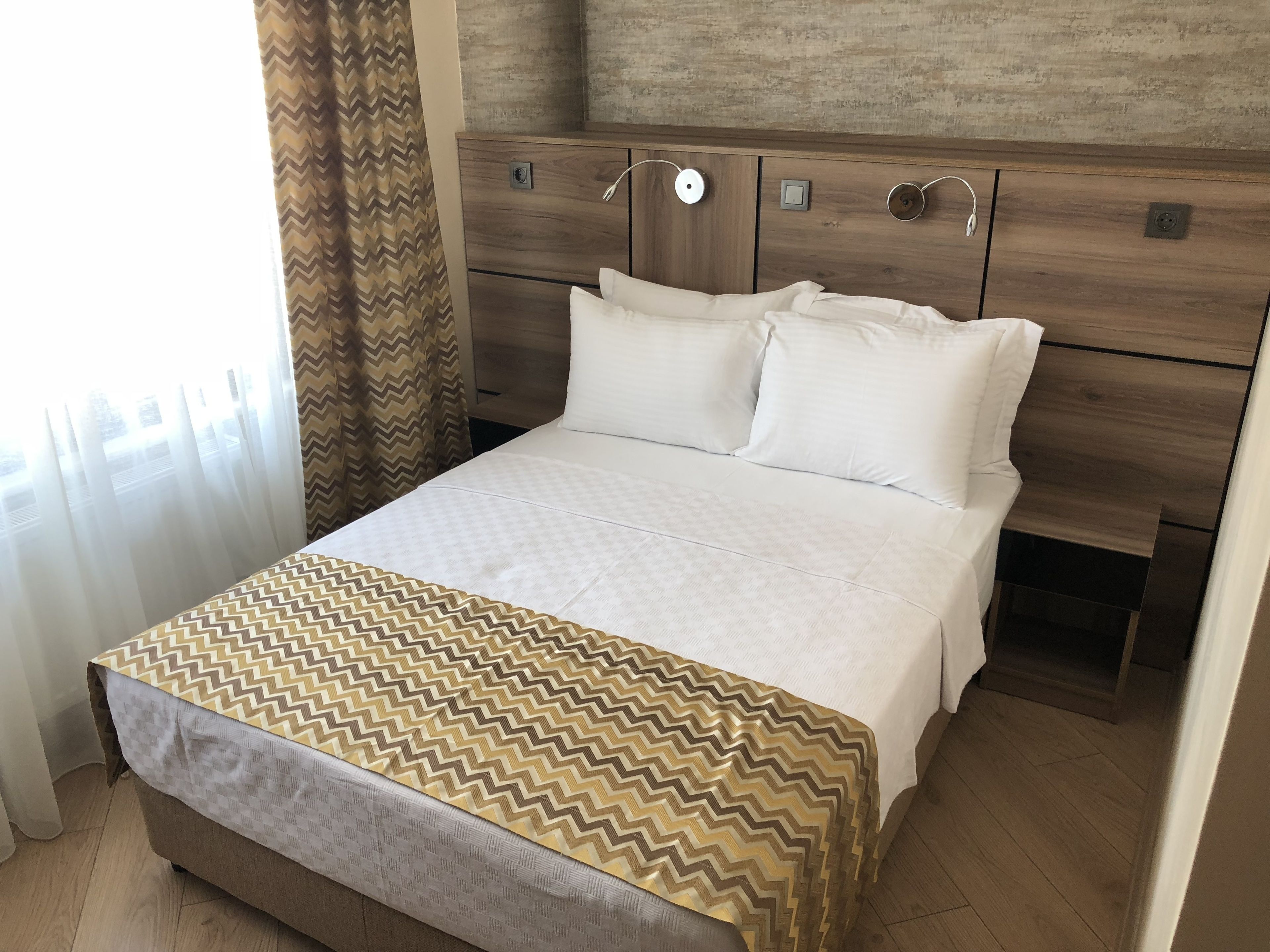 basic double room | minibar, in-room safe, desk, soundproofing