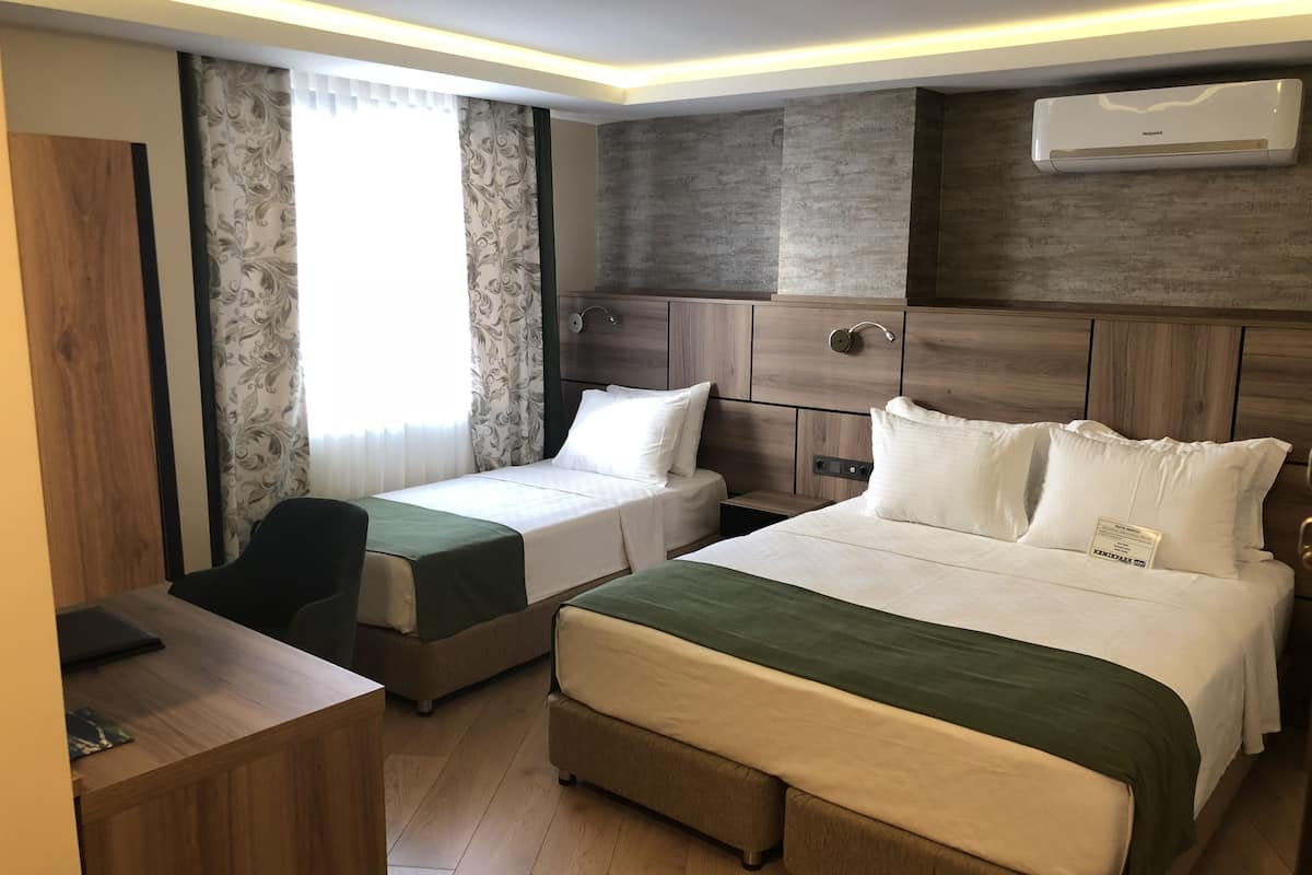 triple room | minibar, in-room safe, desk, soundproofing