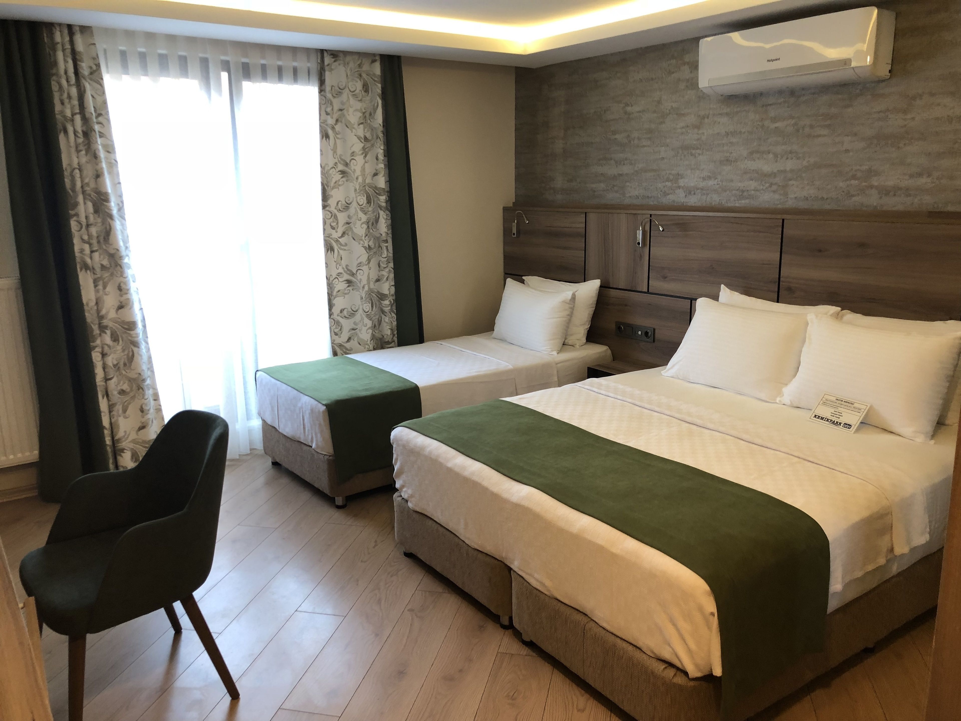 triple room | minibar, in-room safe, desk, soundproofing