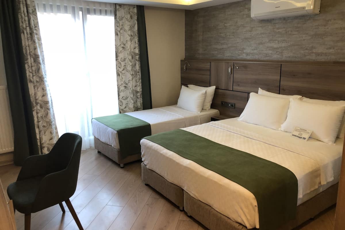 triple room | minibar, in-room safe, desk, soundproofing