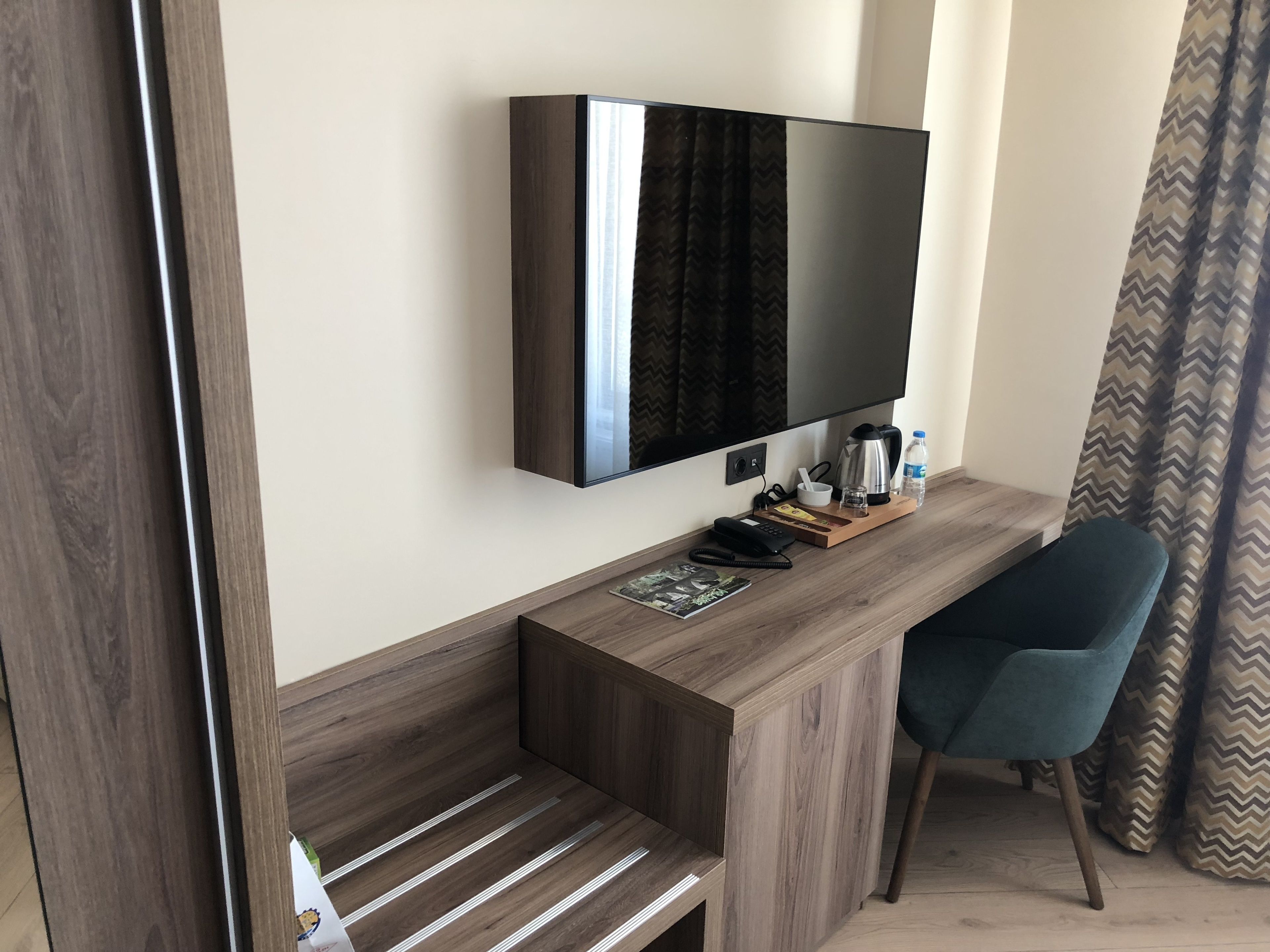 basic double room | minibar, in-room safe, desk, soundproofing