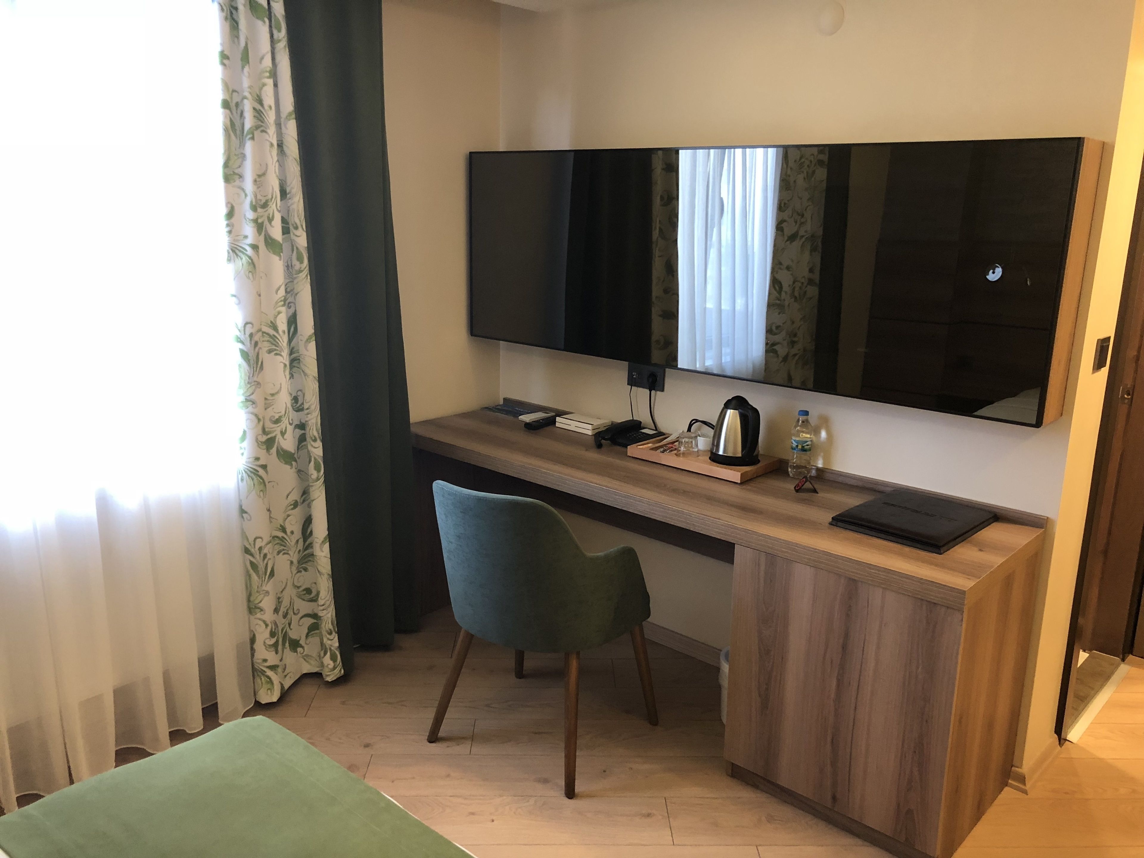 basic double room | minibar, in-room safe, desk, soundproofing