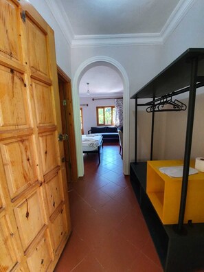 Quarto triplo standard, sacada | 2 quartos, frigobar, cofres nos quartos, escrivaninha