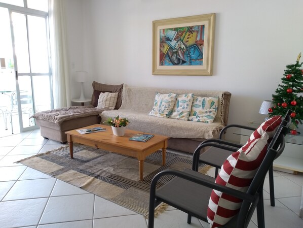 Superior Apartment, 3 Bedrooms, City View, Executive Level | Living room