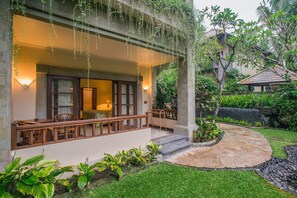 Deluxe Room, 2 Twin Beds | Premium bedding, minibar, in-room safe, desk - Samhita Garden Ubud (Ubud)