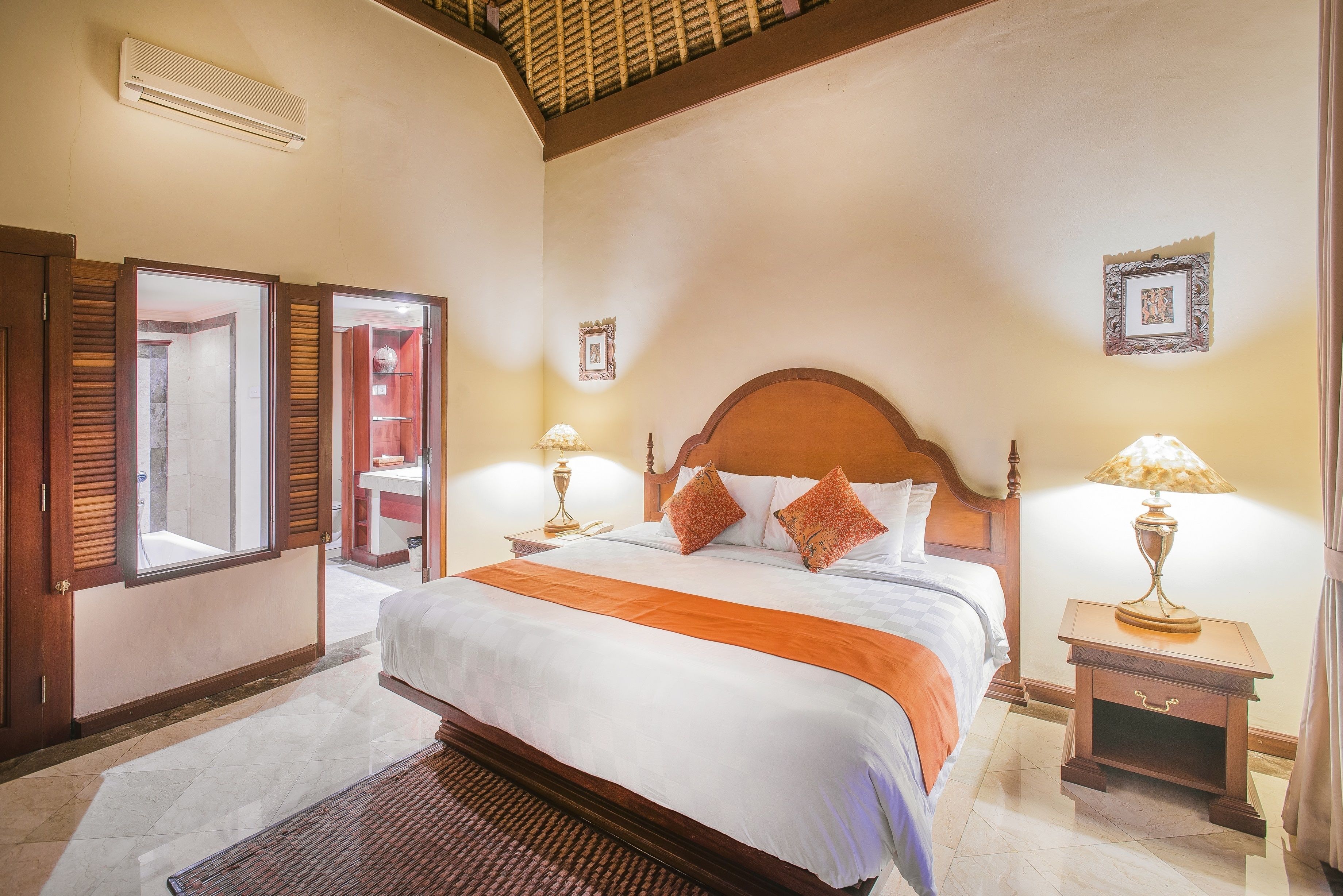 deluxe suite, 1 king bed | premium bedding, minibar, in-room safe, desk