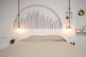 Suite (Top Floor with Outdoor Hot Tub) | In-room safe, soundproofing, free WiFi, bed sheets - Blue Sky Summer (Naxos)