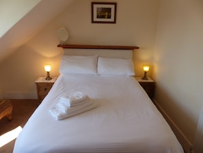 Standard Double Room, 1 Double Bed, City View | Free WiFi, bed sheets - Castle Viewpoint (Inverness)