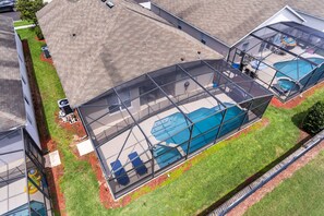 Outdoor pool, pool loungers - Orlando Magic Villas (Kissimmee)