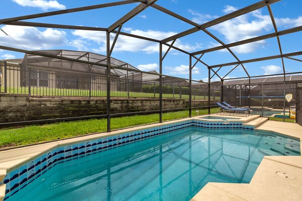 Outdoor pool, pool loungers - Orlando Magic Villas (Kissimmee)