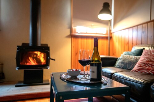 Gorgeous, pet friendly, family sized cottage in the perfect location. 