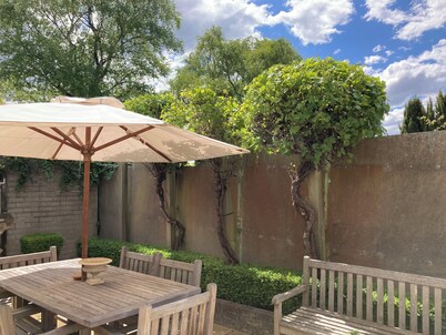 Bella Loft:  A studio apartment in the heart of Woodend.