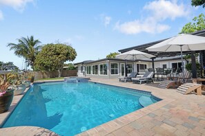 Outdoor pool, a heated pool - Private Beach House, Heated Pool & Spa, Private Beach, 75' Boat Dock - MUST SEE! (Fort Lauderdale)