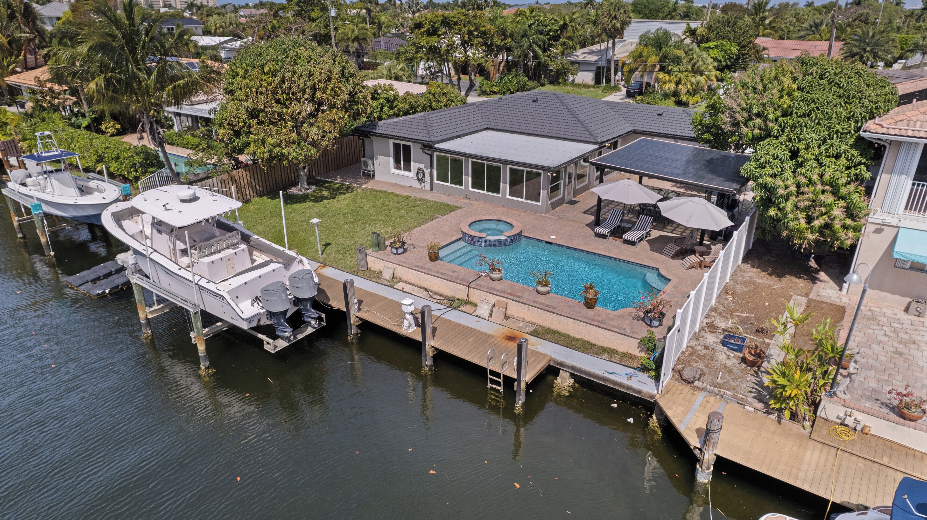 Piscina all'aperto, una piscina riscaldata