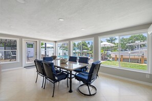 Dining - Private Beach House, Heated Pool & Spa, Private Beach, 75' Boat Dock - MUST SEE! (Fort Lauderdale)