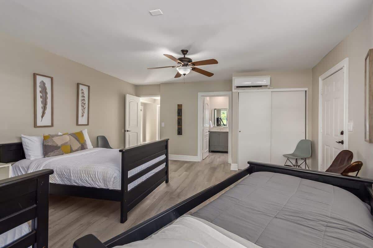 5 bedrooms, iron/ironing board, WiFi, bed sheets