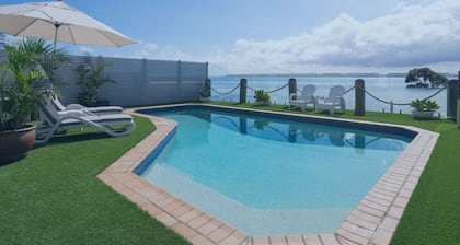 Moreton Bay Beach LodgeUnwind in indulge in discovery