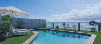 Moreton Bay Beach LodgeUnwind in indulge in discovery